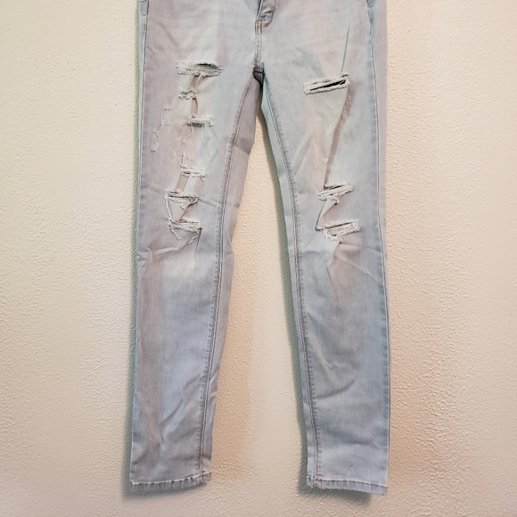 Like New Ripped Jeans - Picture 2 of 7